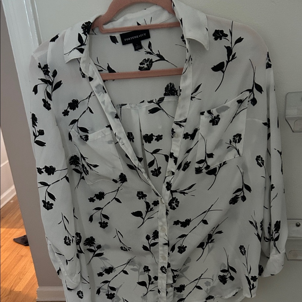 Fortune+Fury Women's White and Black Floral Button-Down Shirt